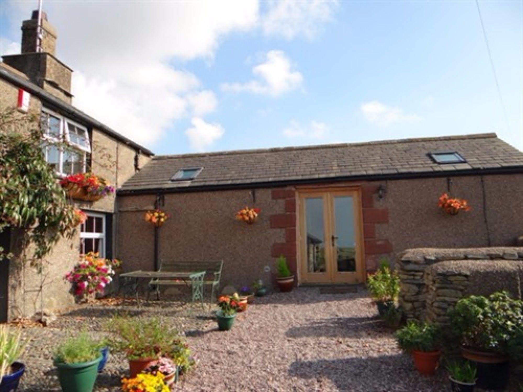 Hotel The Wayside And Whisky Barn Whitbeck Exterior foto